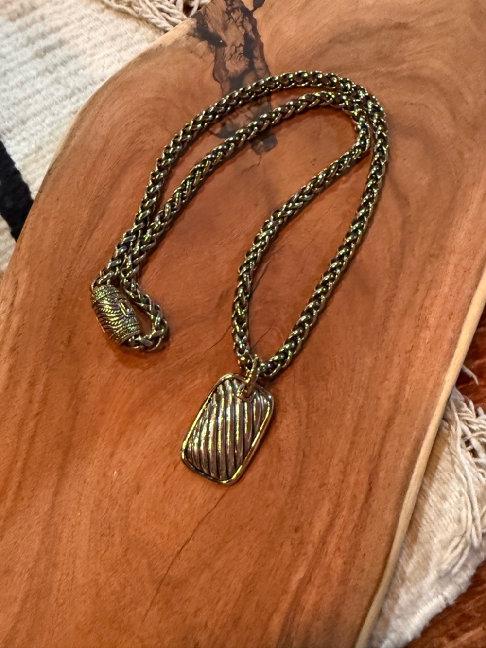 ✨ Unsigned Silver Tone Chain Necklace Textured Dog Tag Pendant Designer Inspired - Picture 4 of 7